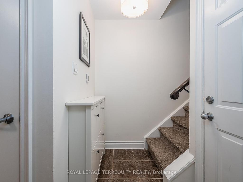 









245


Van Dusen

Boulevard, 8,
Toronto,




ON
M8Z 3J2

