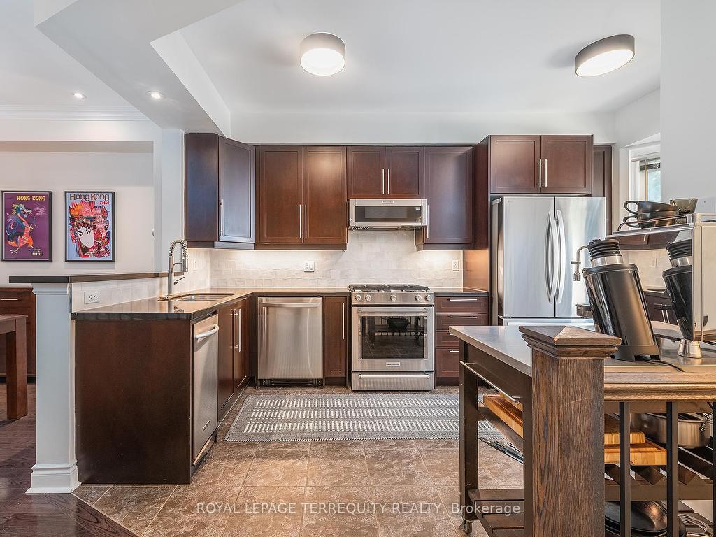 









245


Van Dusen

Boulevard, 8,
Toronto,




ON
M8Z 3J2

