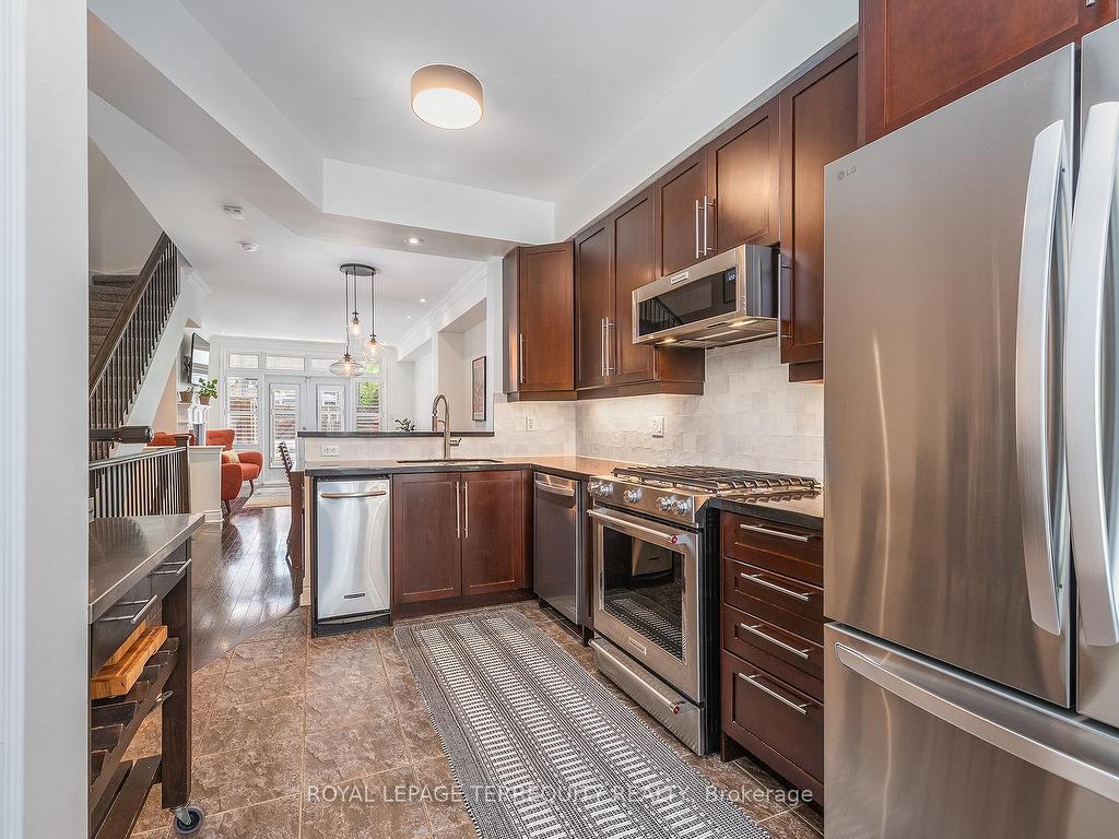 









245


Van Dusen

Boulevard, 8,
Toronto,




ON
M8Z 3J2

