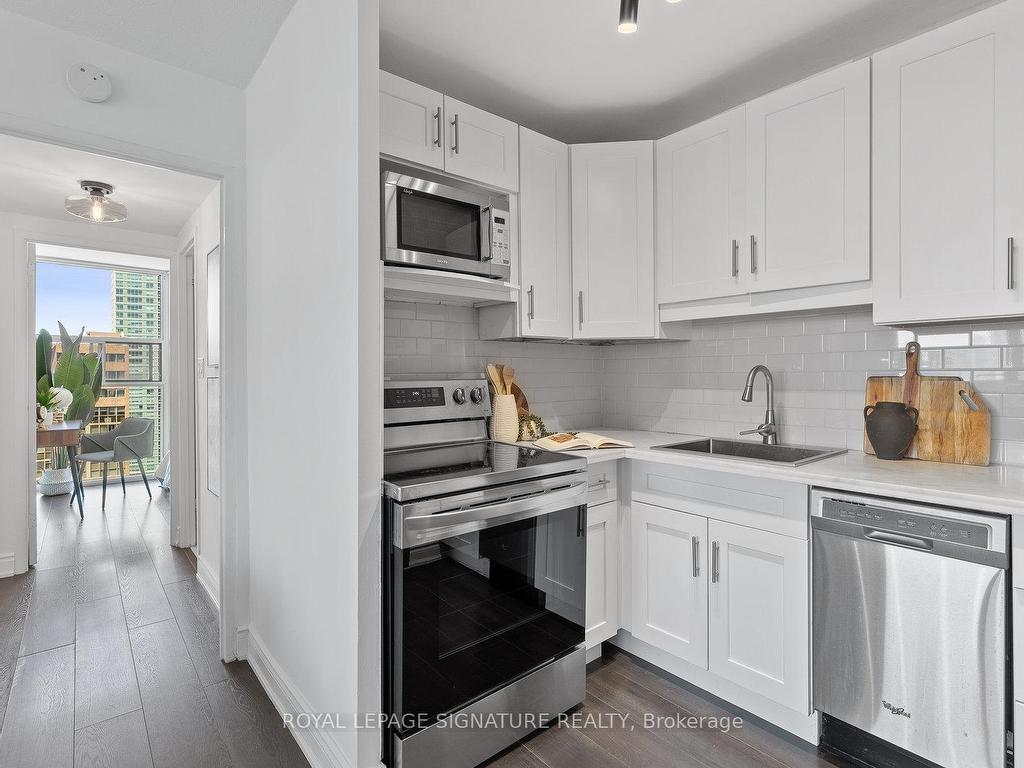 









40


Homewood

Avenue, 2217,
Toronto,




ON
M4Y 2K2

