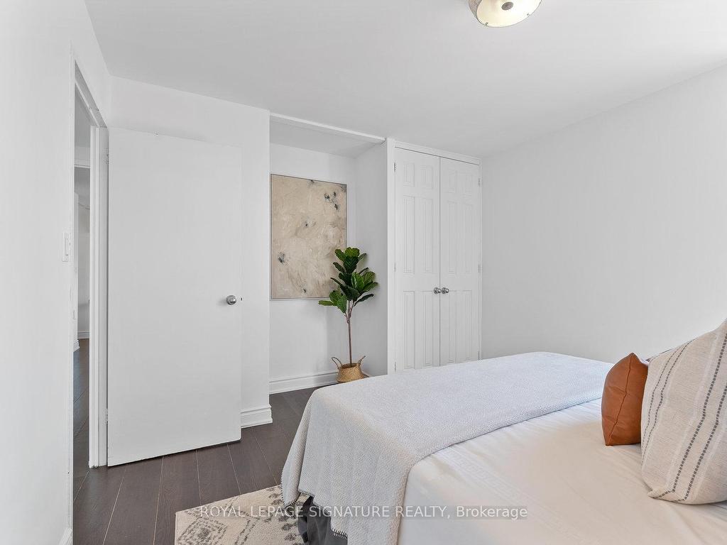 









40


Homewood

Avenue, 2217,
Toronto,




ON
M4Y 2K2

