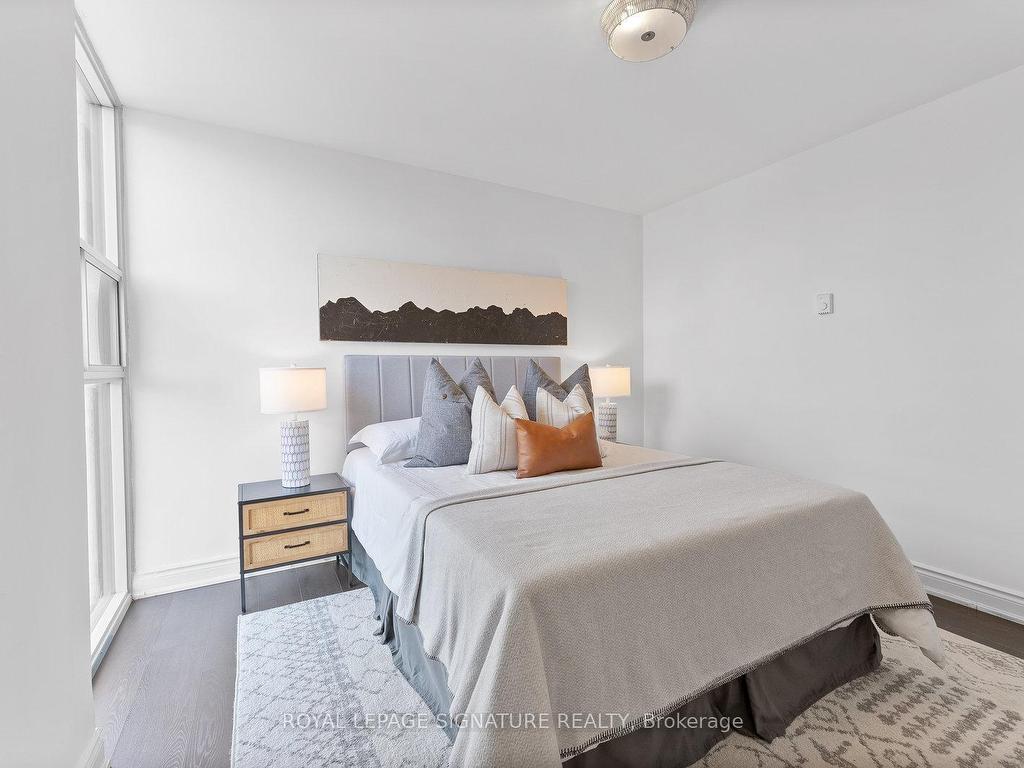 









40


Homewood

Avenue, 2217,
Toronto,




ON
M4Y 2K2

