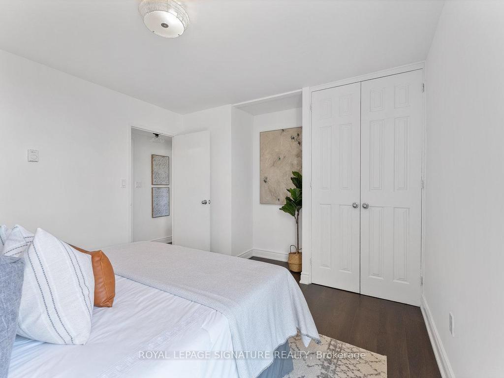 









40


Homewood

Avenue, 2217,
Toronto,




ON
M4Y 2K2

