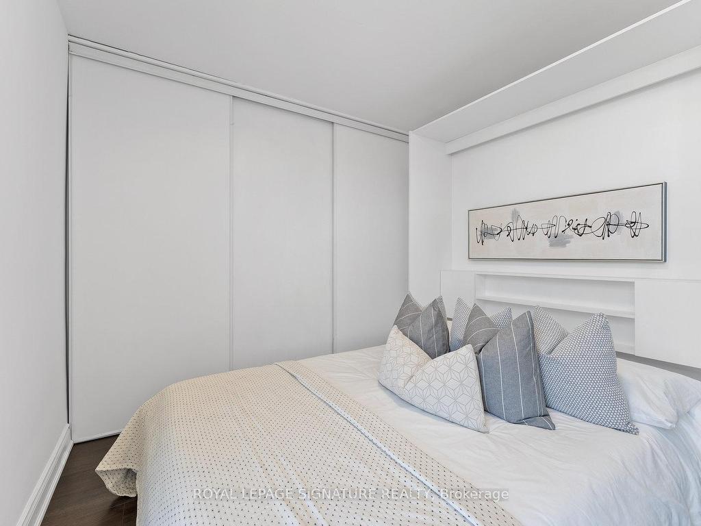 









40


Homewood

Avenue, 2217,
Toronto,




ON
M4Y 2K2

