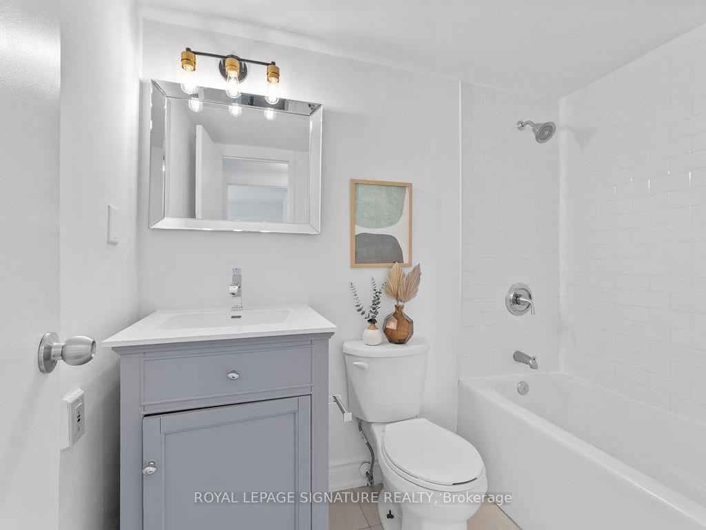 









40


Homewood

Avenue, 2217,
Toronto,




ON
M4Y 2K2

