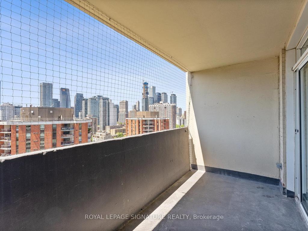 









40


Homewood

Avenue, 2217,
Toronto,




ON
M4Y 2K2

