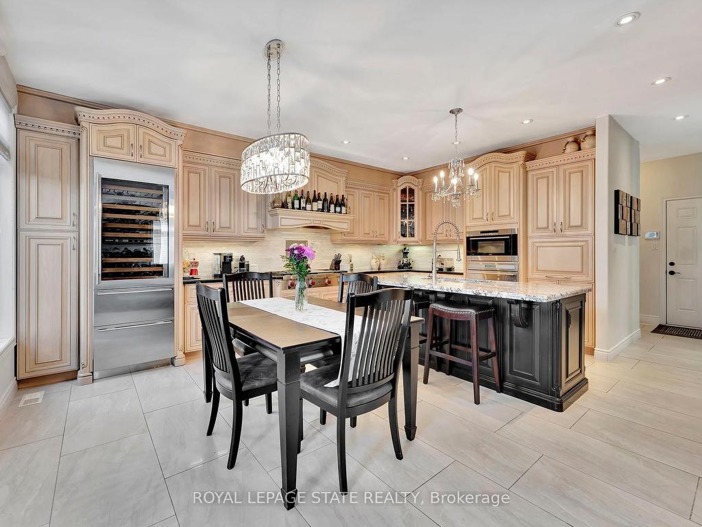 









3


Rianna

Court,
Hamilton,




ON
L9B 0G3

