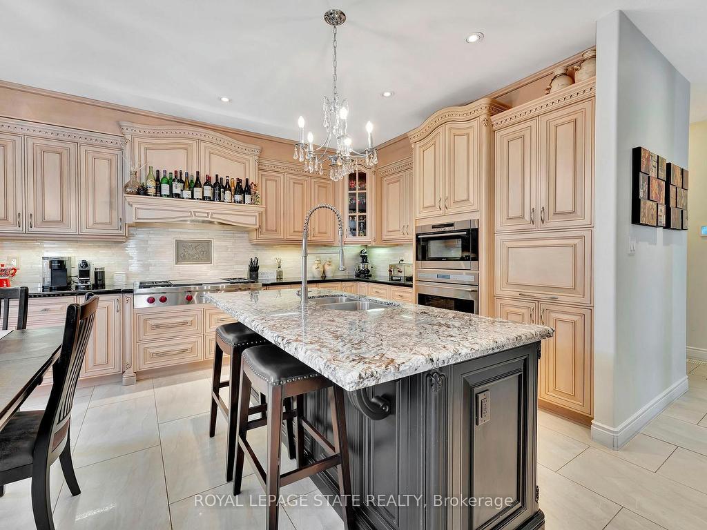 









3


Rianna

Court,
Hamilton,




ON
L9B 0G3

