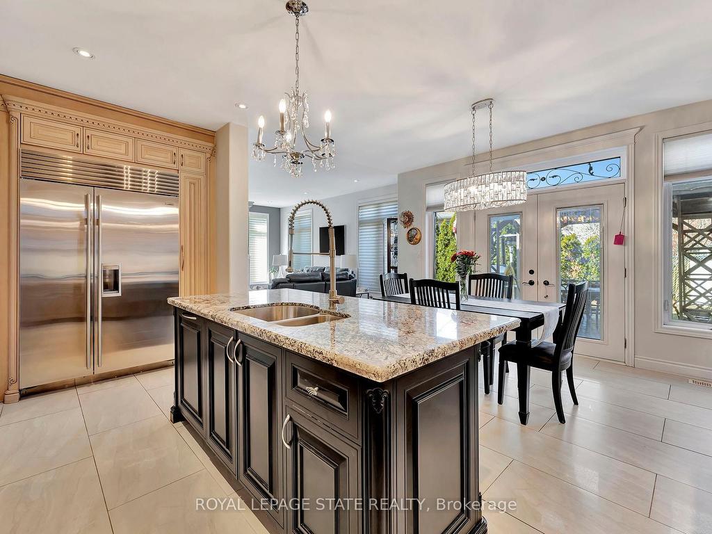 









3


Rianna

Court,
Hamilton,




ON
L9B 0G3

