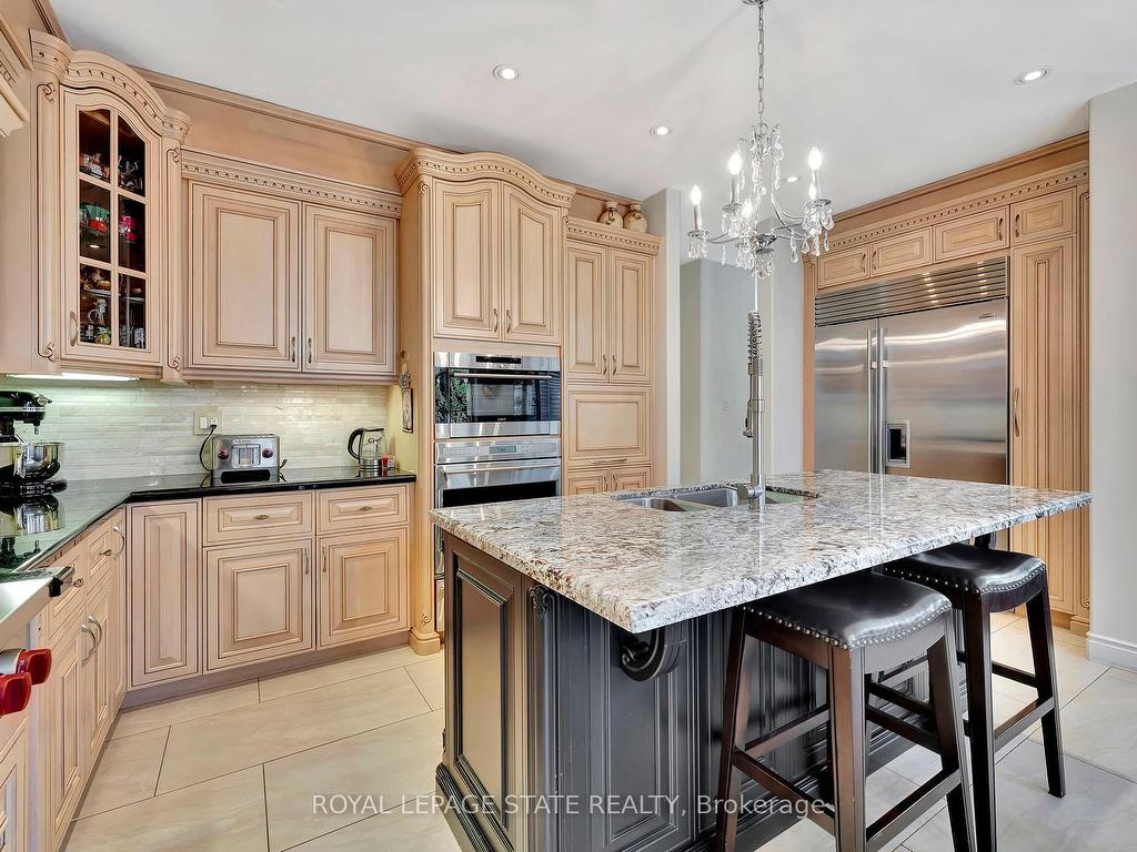 









3


Rianna

Court,
Hamilton,




ON
L9B 0G3

