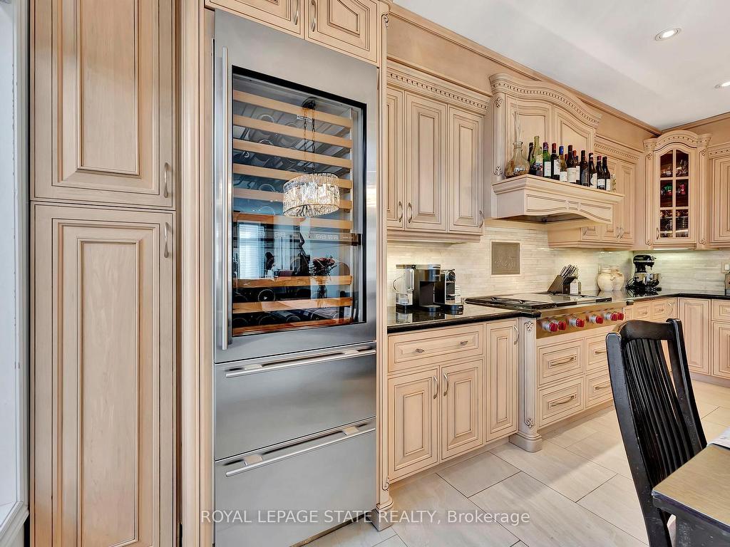 









3


Rianna

Court,
Hamilton,




ON
L9B 0G3

