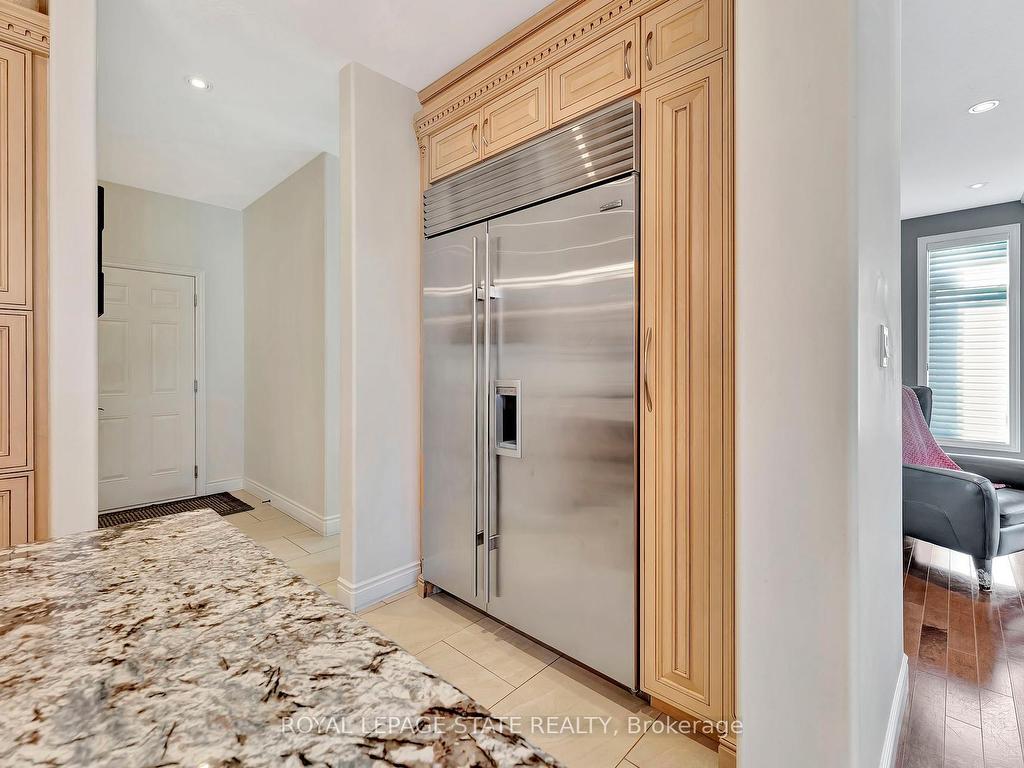 









3


Rianna

Court,
Hamilton,




ON
L9B 0G3

