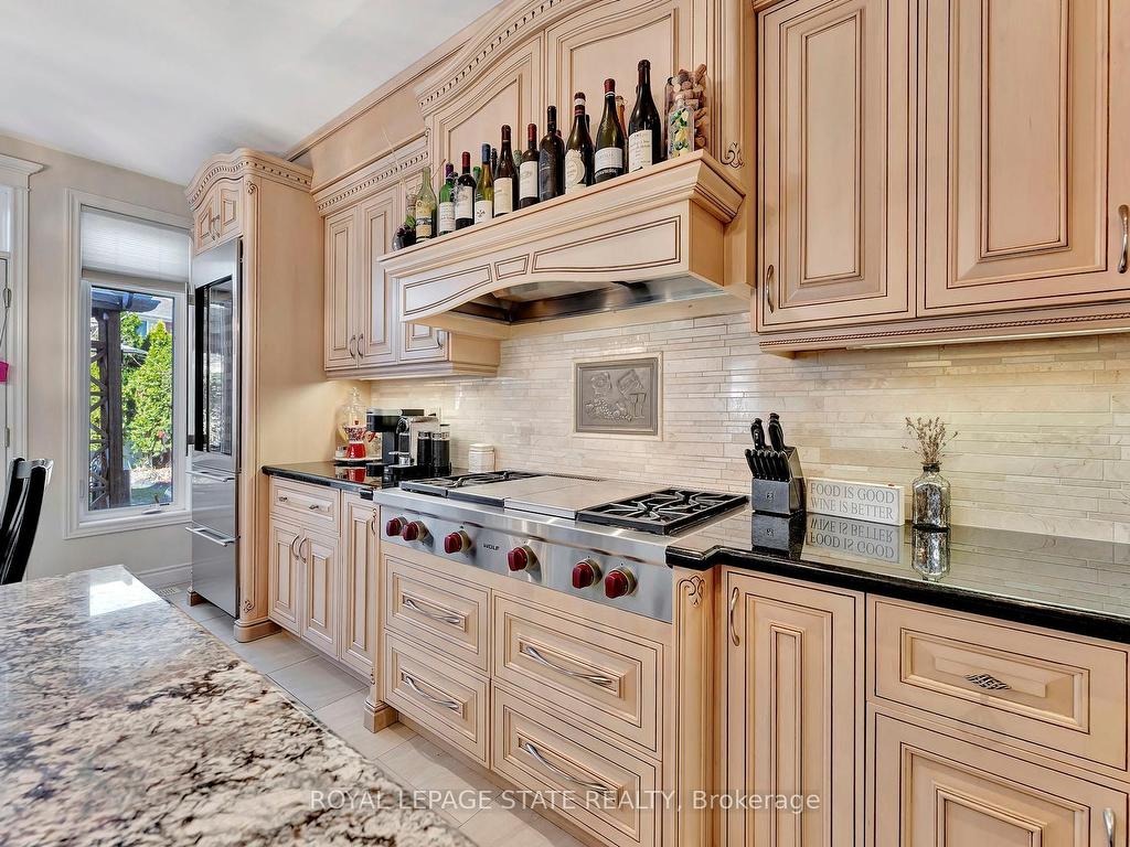 









3


Rianna

Court,
Hamilton,




ON
L9B 0G3

