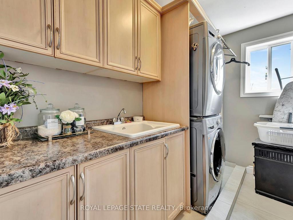 









3


Rianna

Court,
Hamilton,




ON
L9B 0G3

