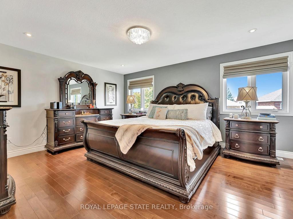









3


Rianna

Court,
Hamilton,




ON
L9B 0G3


