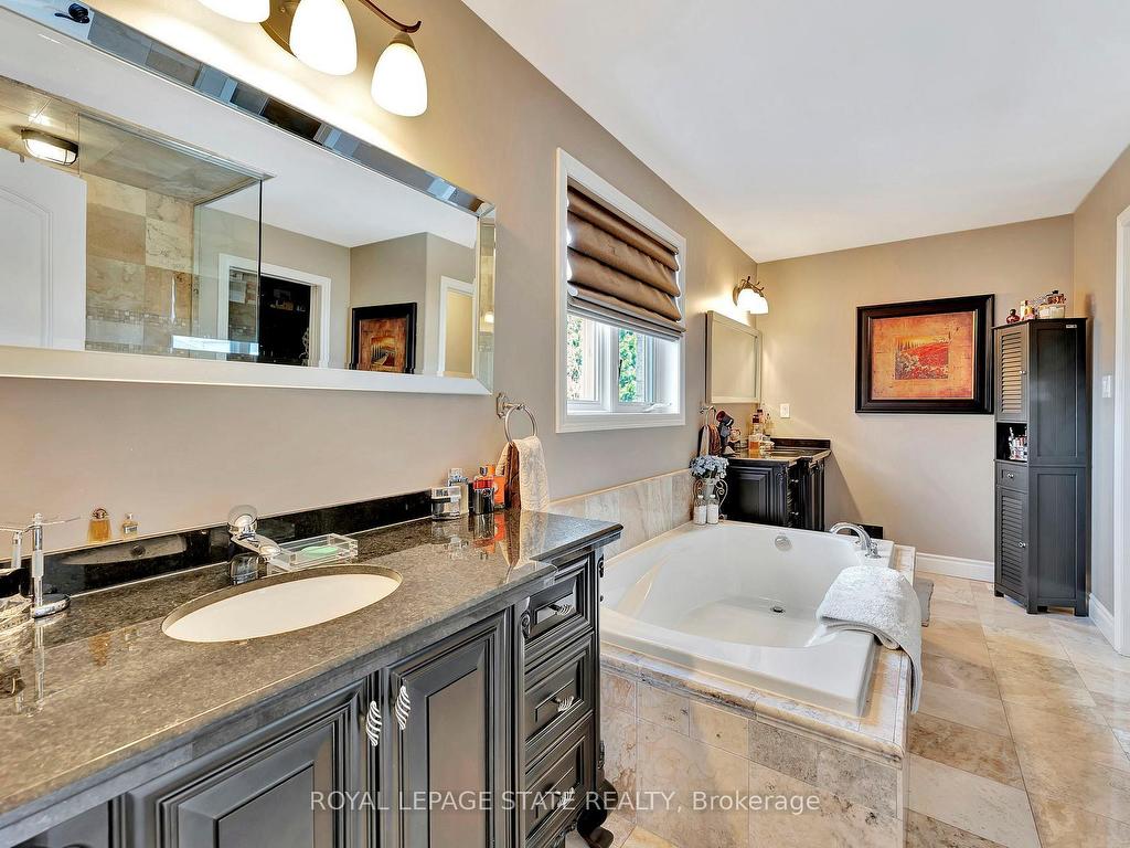 









3


Rianna

Court,
Hamilton,




ON
L9B 0G3

