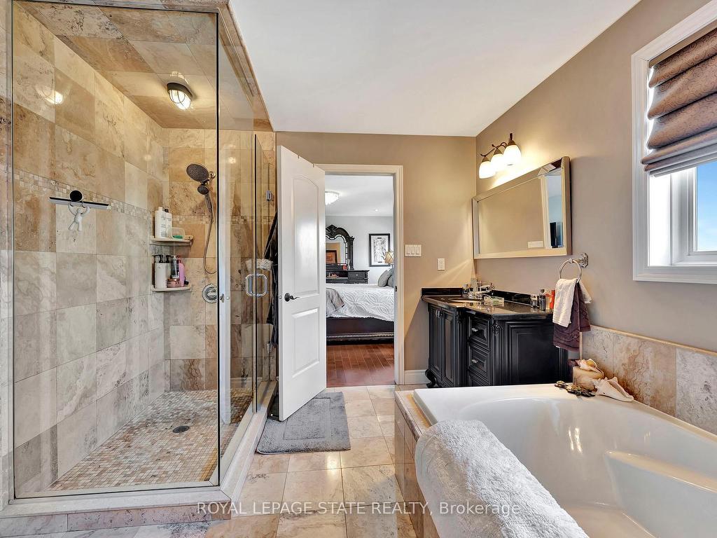 









3


Rianna

Court,
Hamilton,




ON
L9B 0G3

