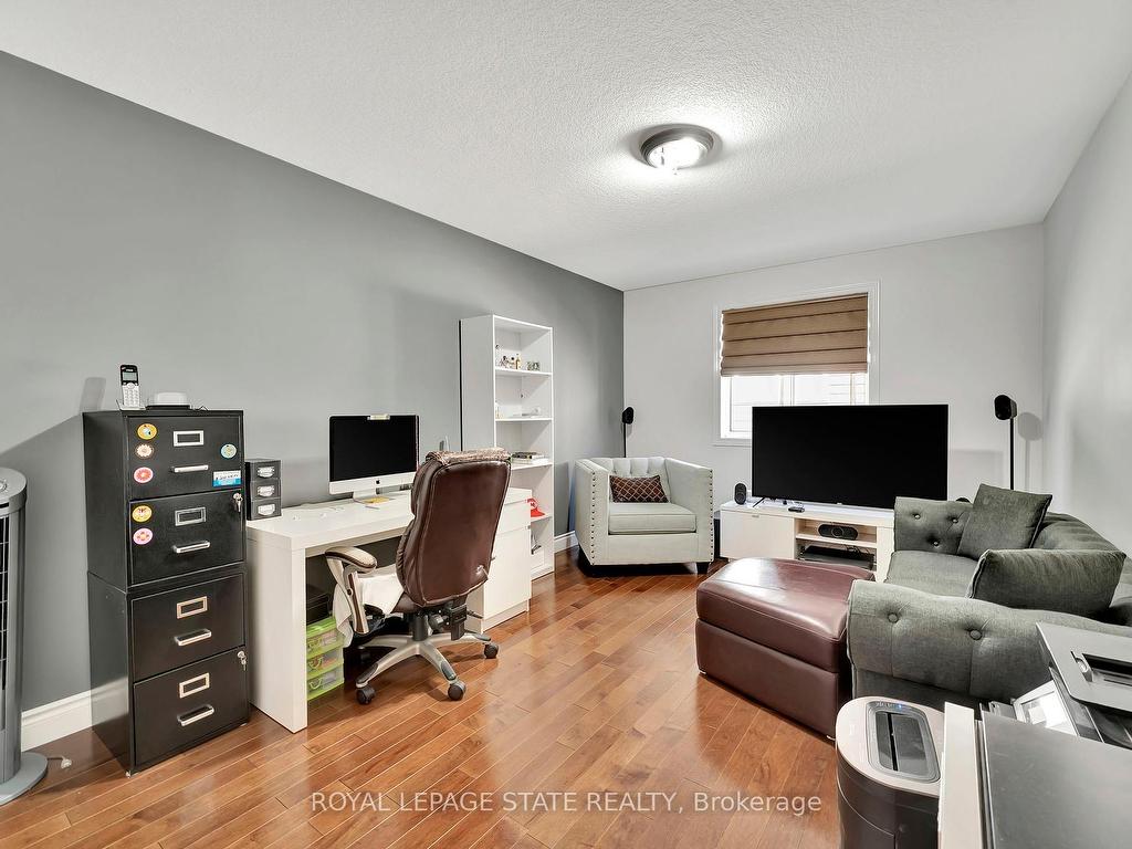 









3


Rianna

Court,
Hamilton,




ON
L9B 0G3

