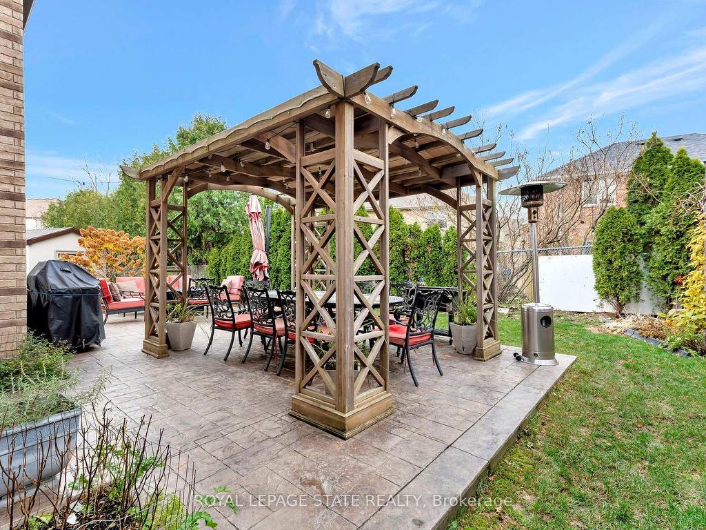 









3


Rianna

Court,
Hamilton,




ON
L9B 0G3

