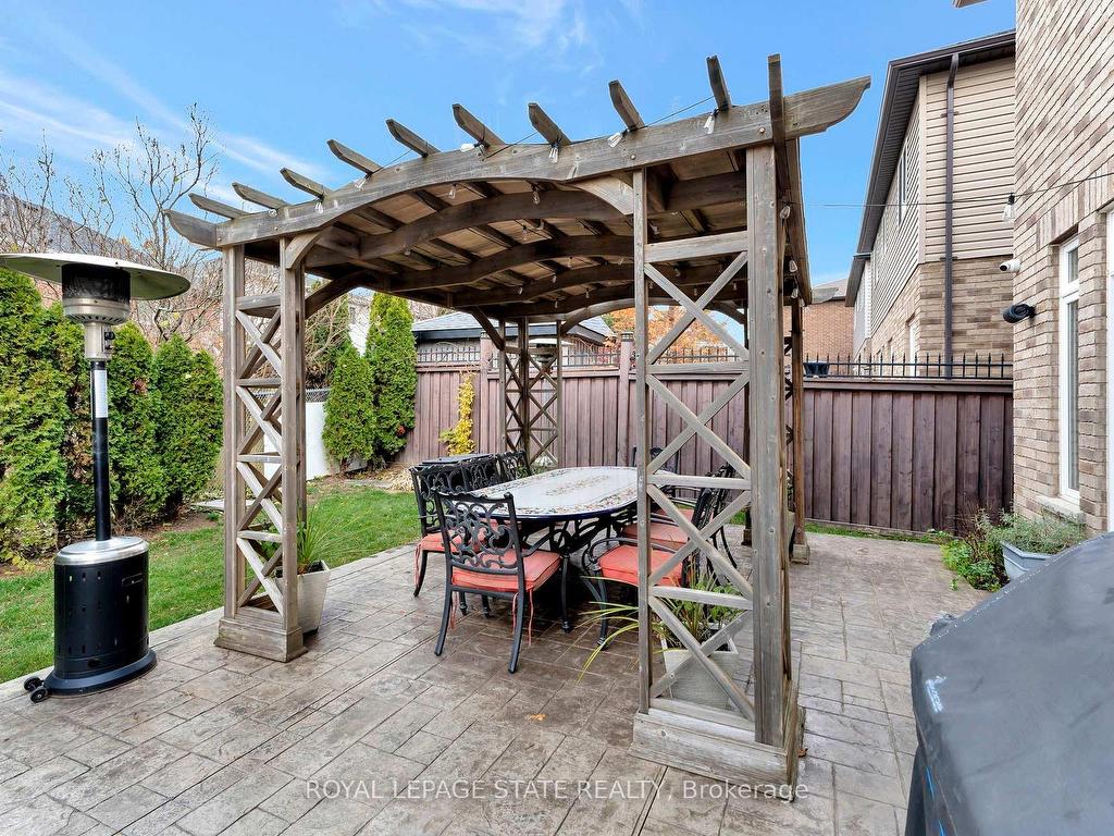 









3


Rianna

Court,
Hamilton,




ON
L9B 0G3

