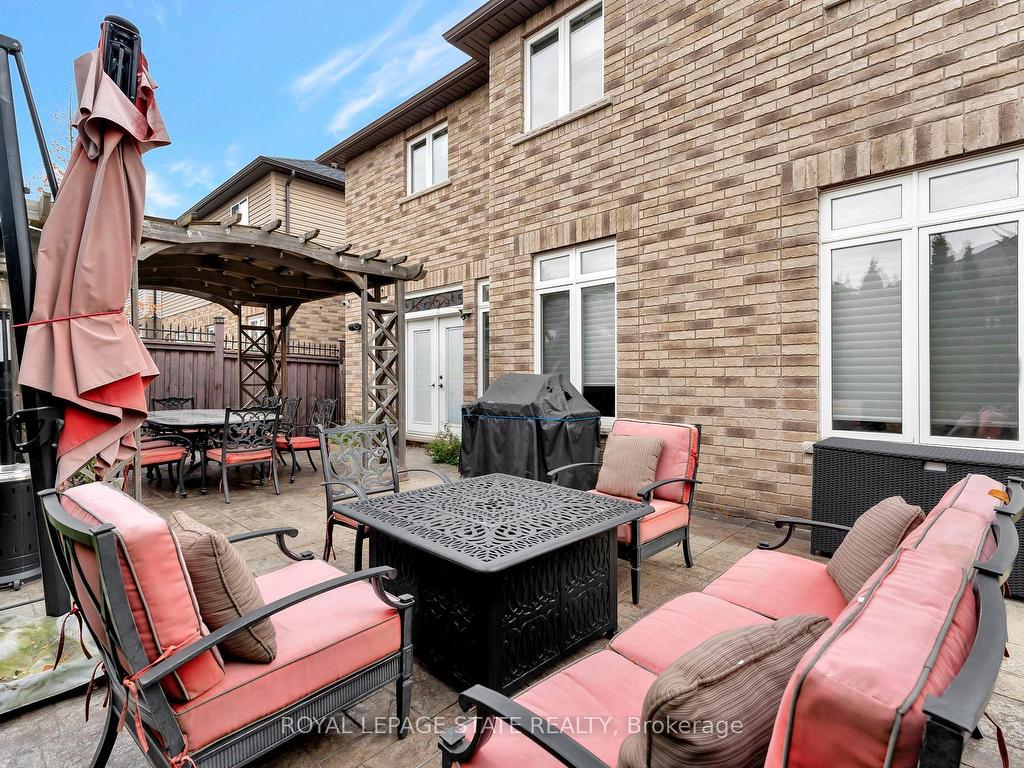 









3


Rianna

Court,
Hamilton,




ON
L9B 0G3

