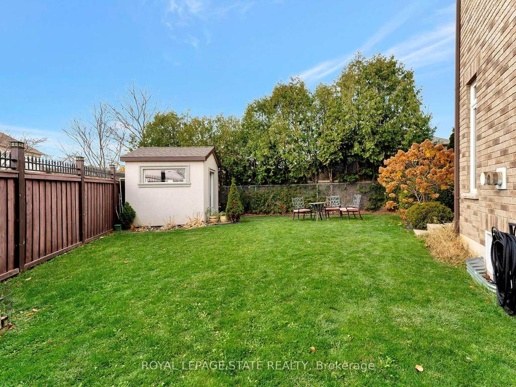 









3


Rianna

Court,
Hamilton,




ON
L9B 0G3

