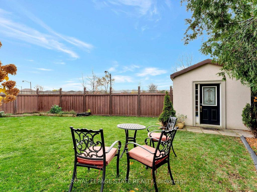 









3


Rianna

Court,
Hamilton,




ON
L9B 0G3


