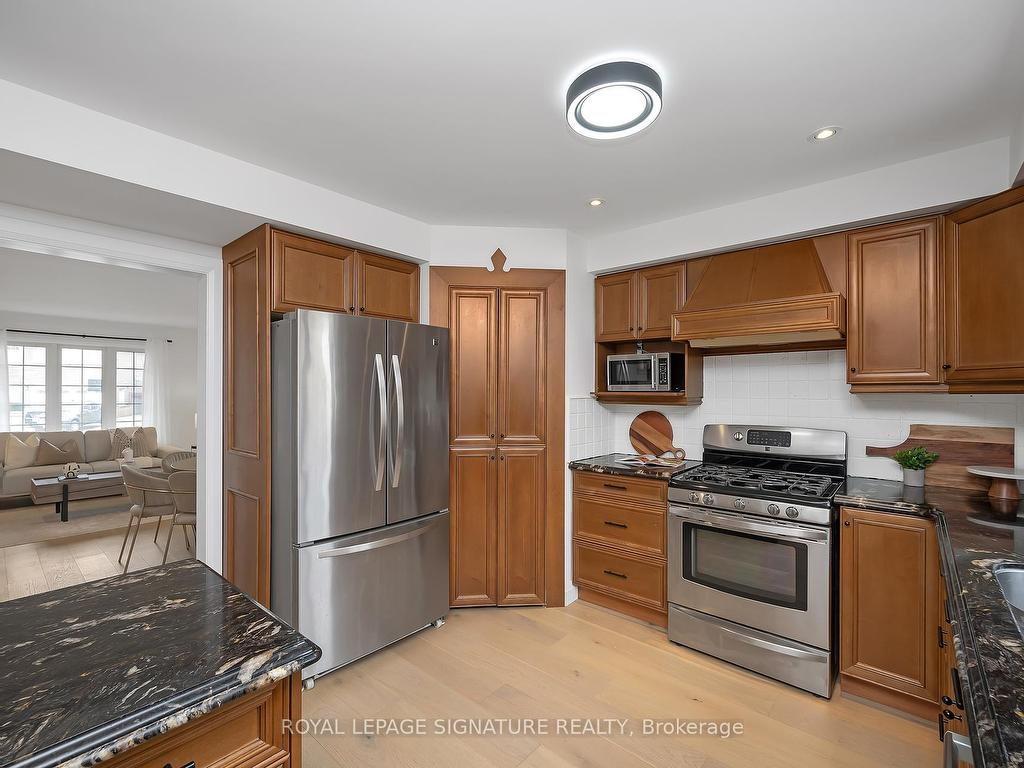









11


Eric Burke

Court,
Hamilton,




ON
L9A 5J9

