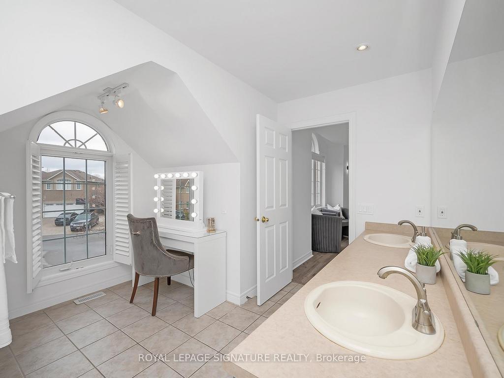 









11


Eric Burke

Court,
Hamilton,




ON
L9A 5J9

