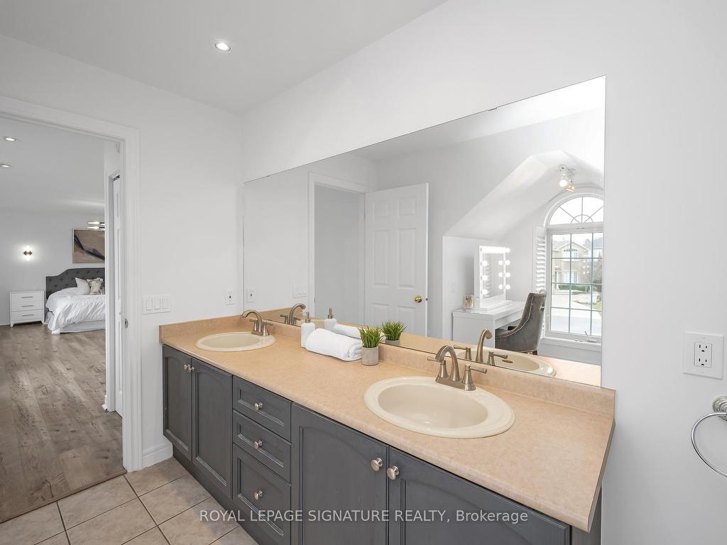 









11


Eric Burke

Court,
Hamilton,




ON
L9A 5J9

