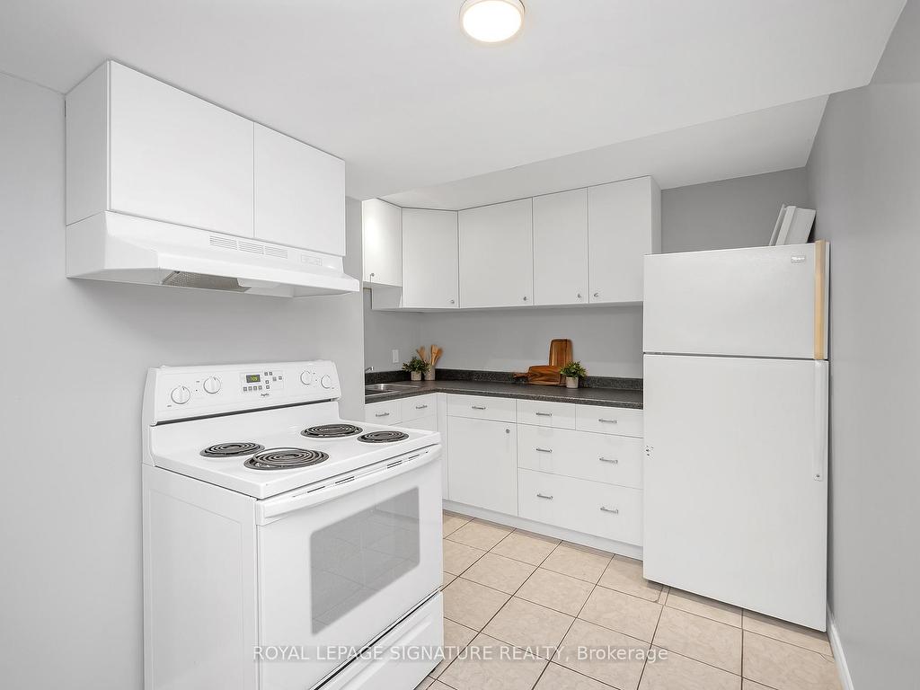 









11


Eric Burke

Court,
Hamilton,




ON
L9A 5J9


