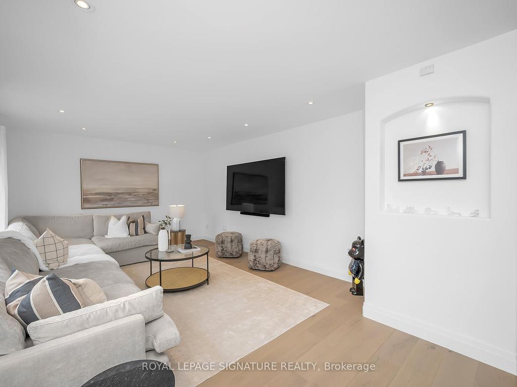 









11


Eric Burke

Court,
Hamilton,




ON
L9A 5J9

