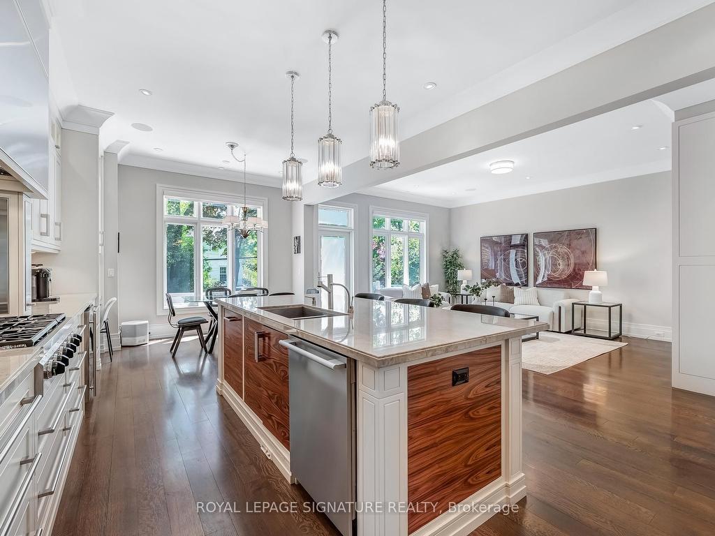









15


Delavan

Avenue,
Toronto,




ON
M5P 1T2

