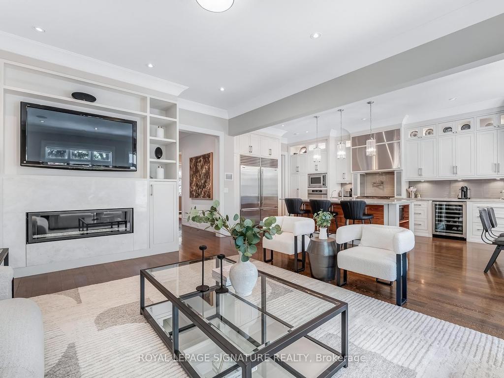 









15


Delavan

Avenue,
Toronto,




ON
M5P 1T2

