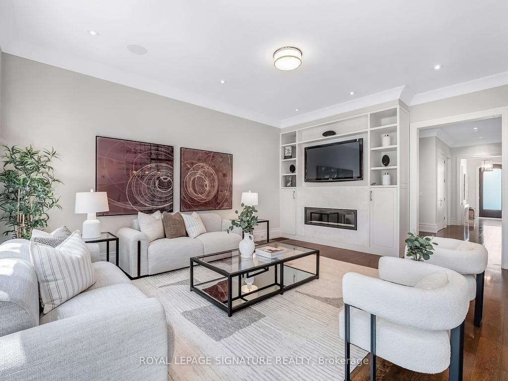 









15


Delavan

Avenue,
Toronto,




ON
M5P 1T2

