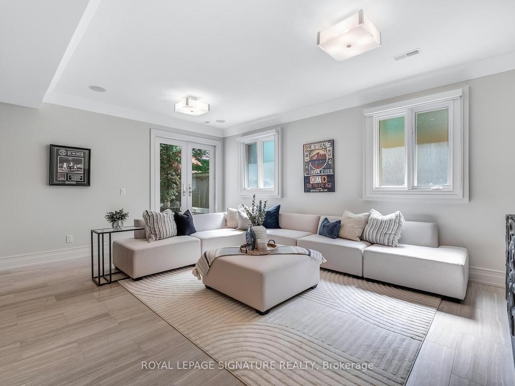 









15


Delavan

Avenue,
Toronto,




ON
M5P 1T2

