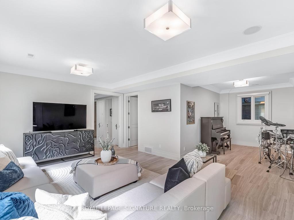 









15


Delavan

Avenue,
Toronto,




ON
M5P 1T2

