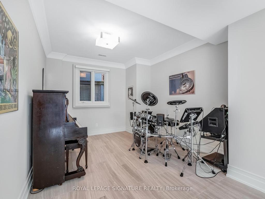 









15


Delavan

Avenue,
Toronto,




ON
M5P 1T2

