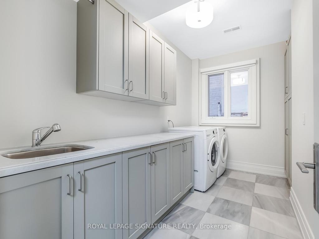 









15


Delavan

Avenue,
Toronto,




ON
M5P 1T2

