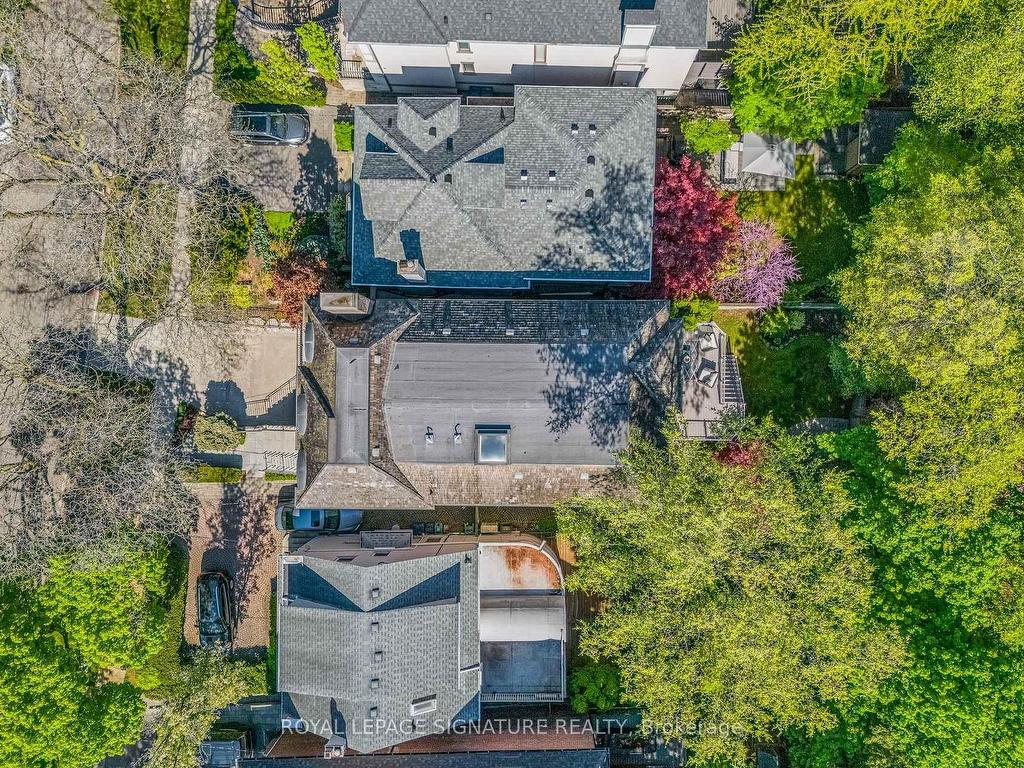 









15


Delavan

Avenue,
Toronto,




ON
M5P 1T2

