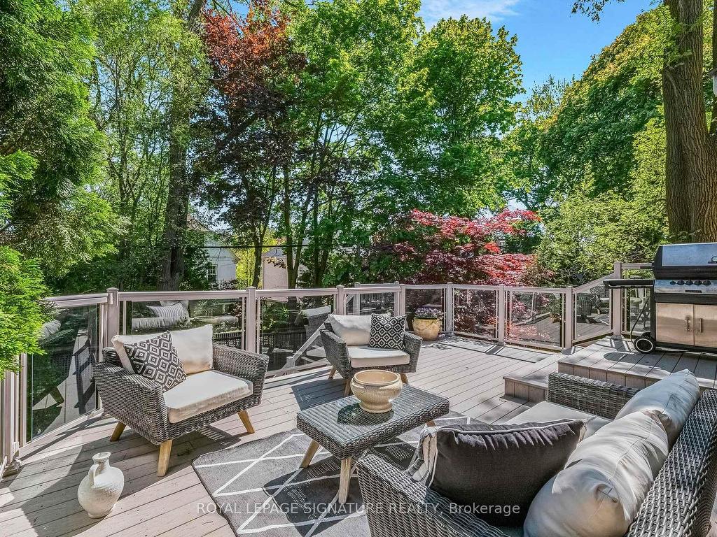 









15


Delavan

Avenue,
Toronto,




ON
M5P 1T2

