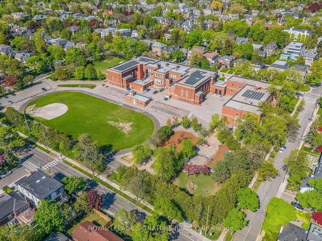 









15


Delavan

Avenue,
Toronto,




ON
M5P 1T2

