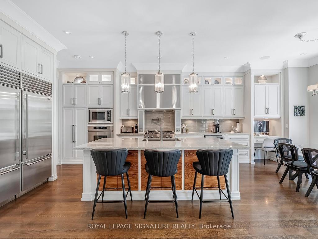 









15


Delavan

Avenue,
Toronto,




ON
M5P 1T2

