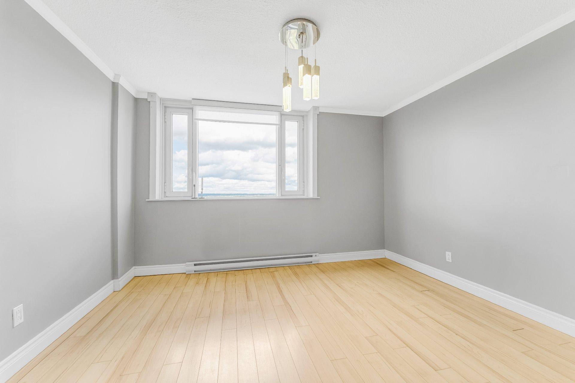 









285


Rue Laurier

, 2004,
Gatineau (Hull),




QC
J8X3W9

