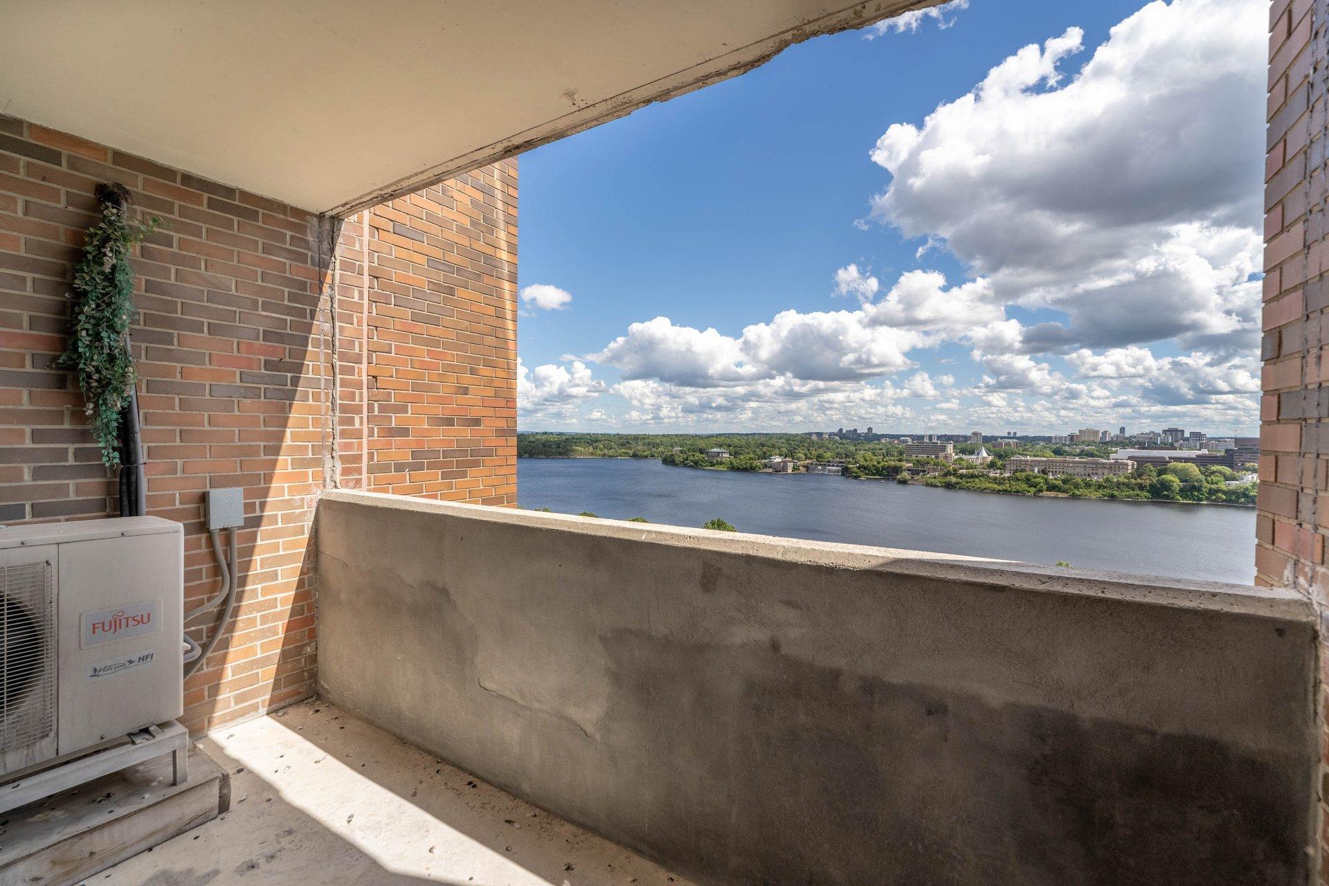









285


Rue Laurier

, 2004,
Gatineau (Hull),




QC
J8X3W9

