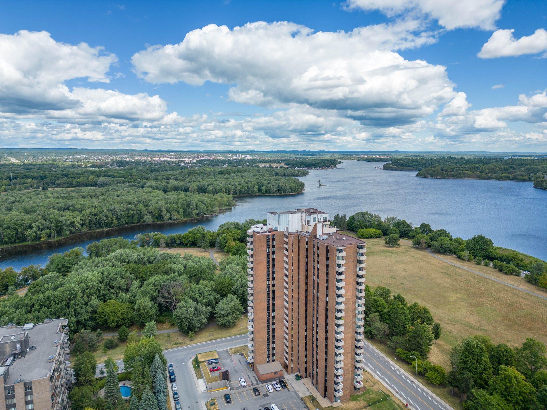 









285


Rue Laurier

, 2004,
Gatineau (Hull),




QC
J8X3W9

