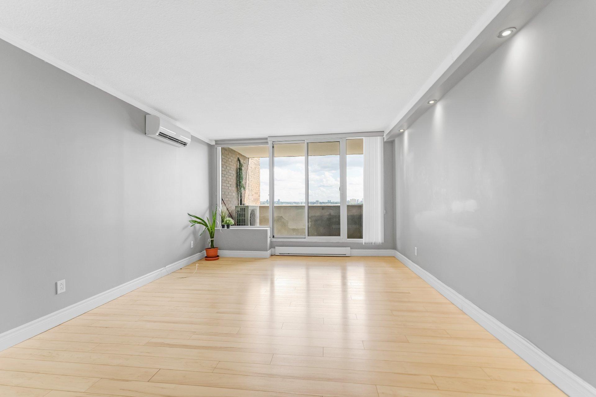 









285


Rue Laurier

, 2004,
Gatineau (Hull),




QC
J8X3W9

