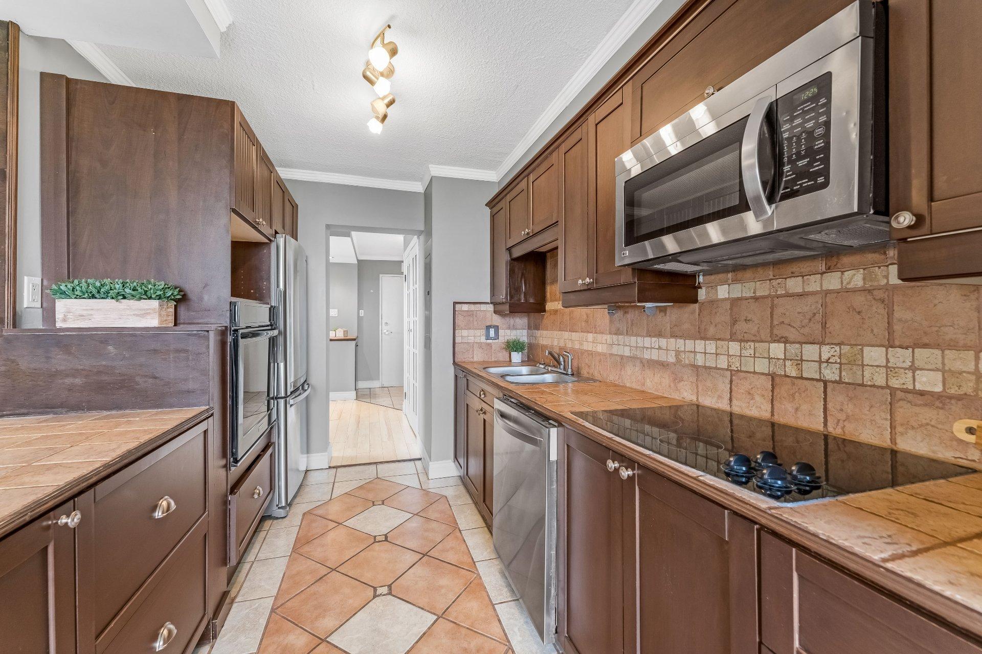 









285


Rue Laurier

, 2004,
Gatineau (Hull),




QC
J8X3W9

