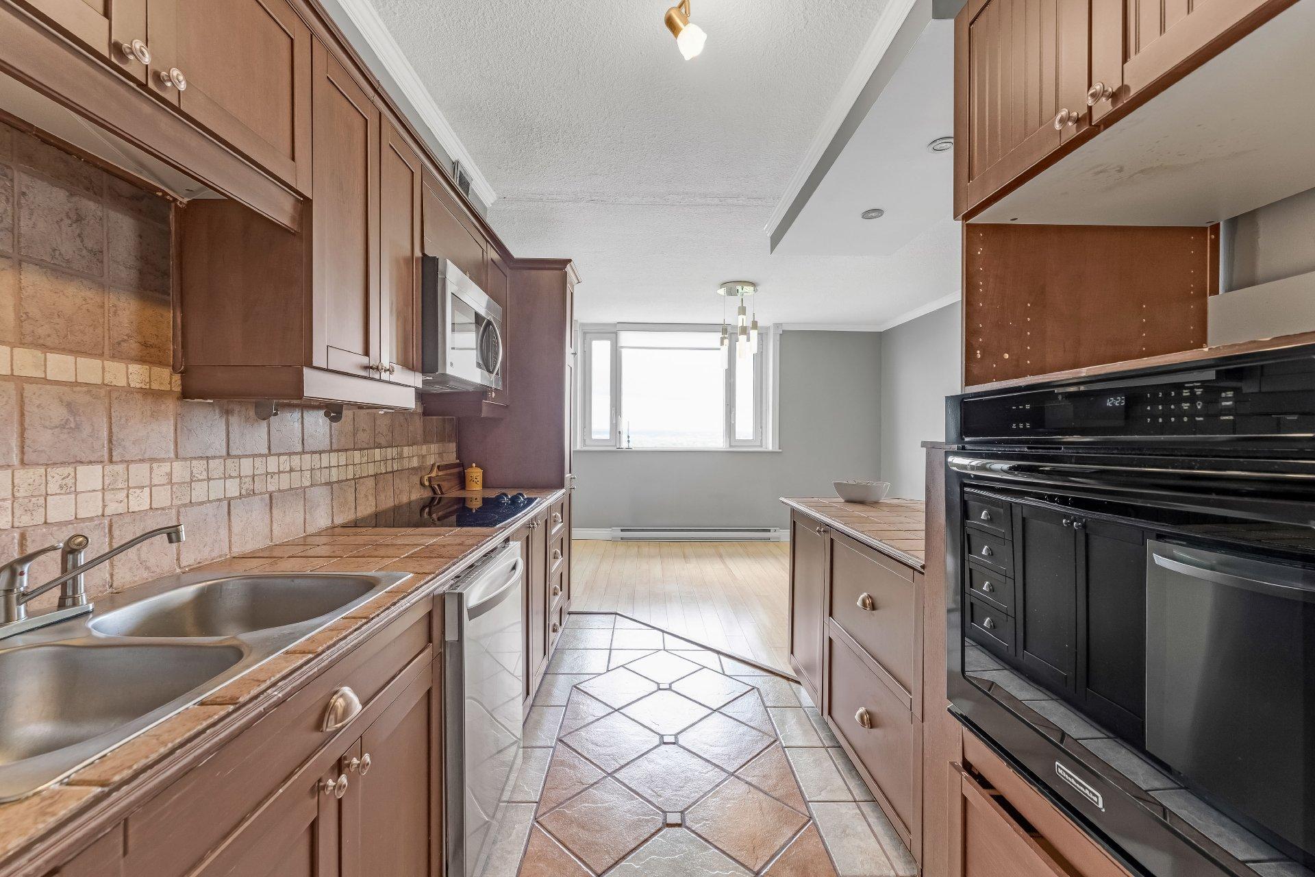









285


Rue Laurier

, 2004,
Gatineau (Hull),




QC
J8X3W9

