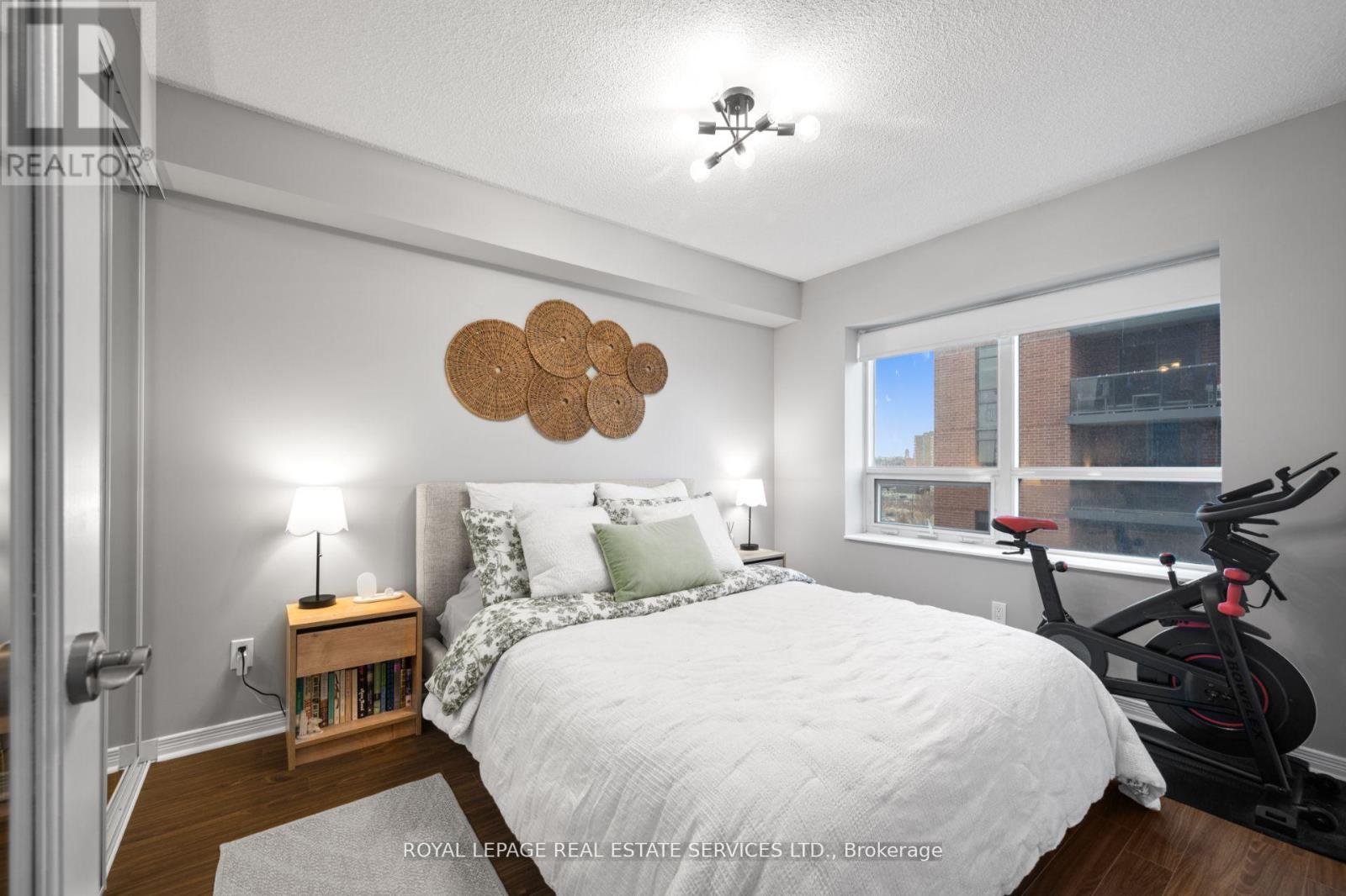 












834 - 60 HEINTZMAN STREET

,
Toronto,




Ontario
M6P5A1

